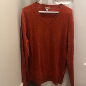 Men’s burnt orange v-neck sweater